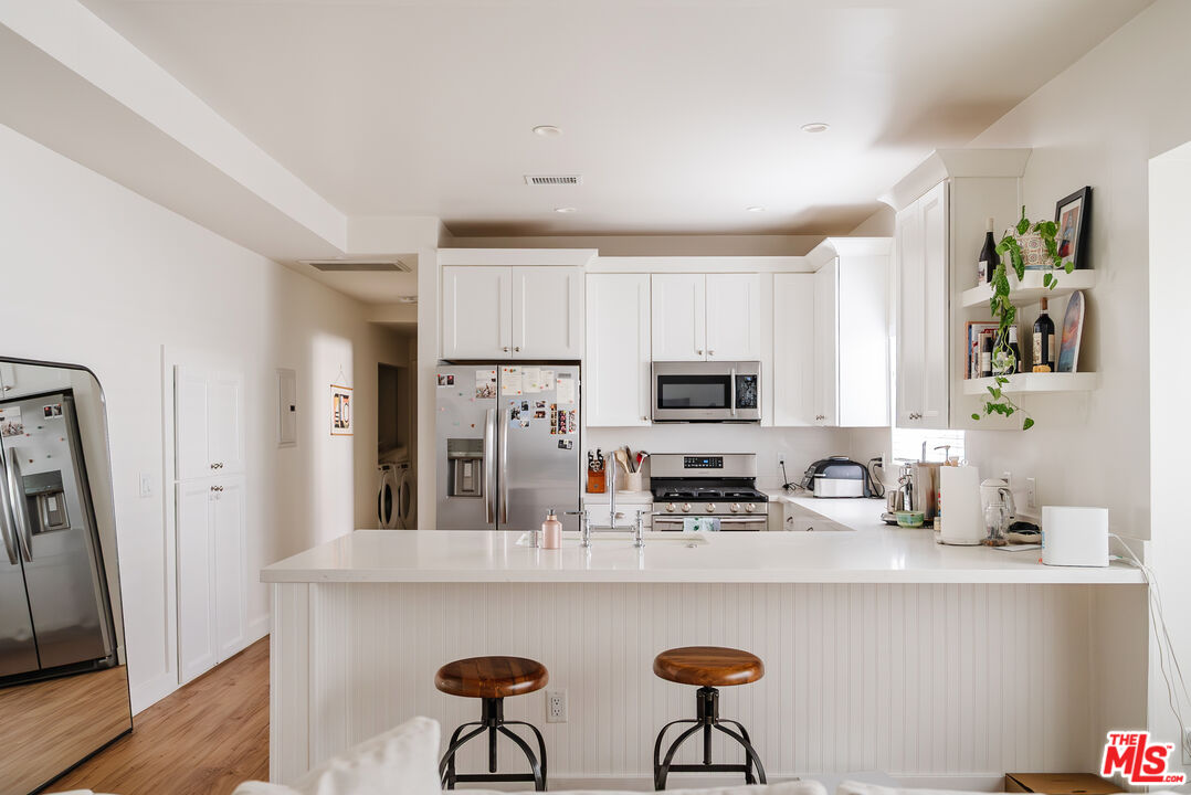 727 N La Fayette Park Pl