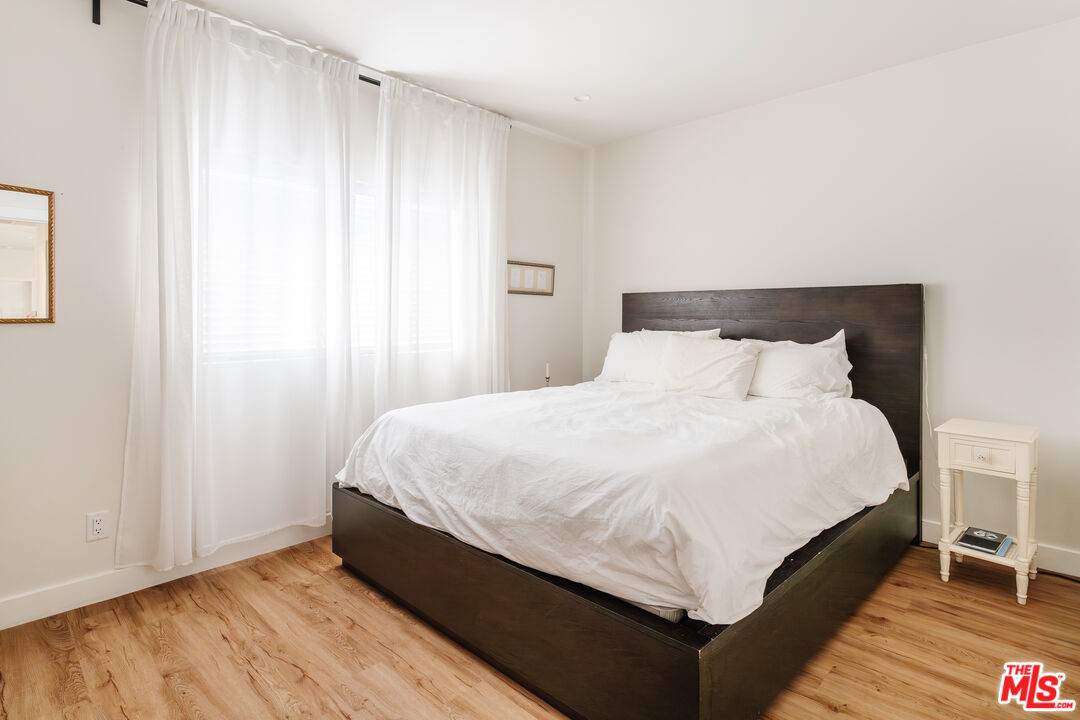 727 N La Fayette Park Pl