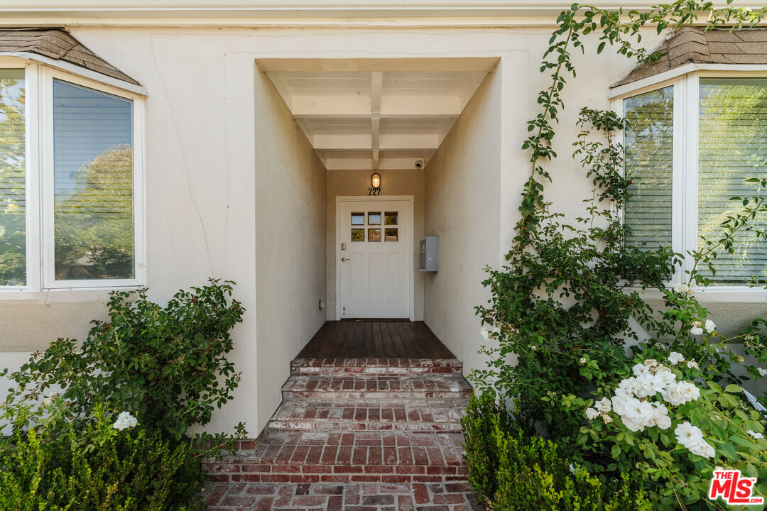 727 N La Fayette Park Pl