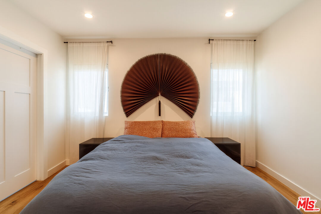 727 N La Fayette Park Pl