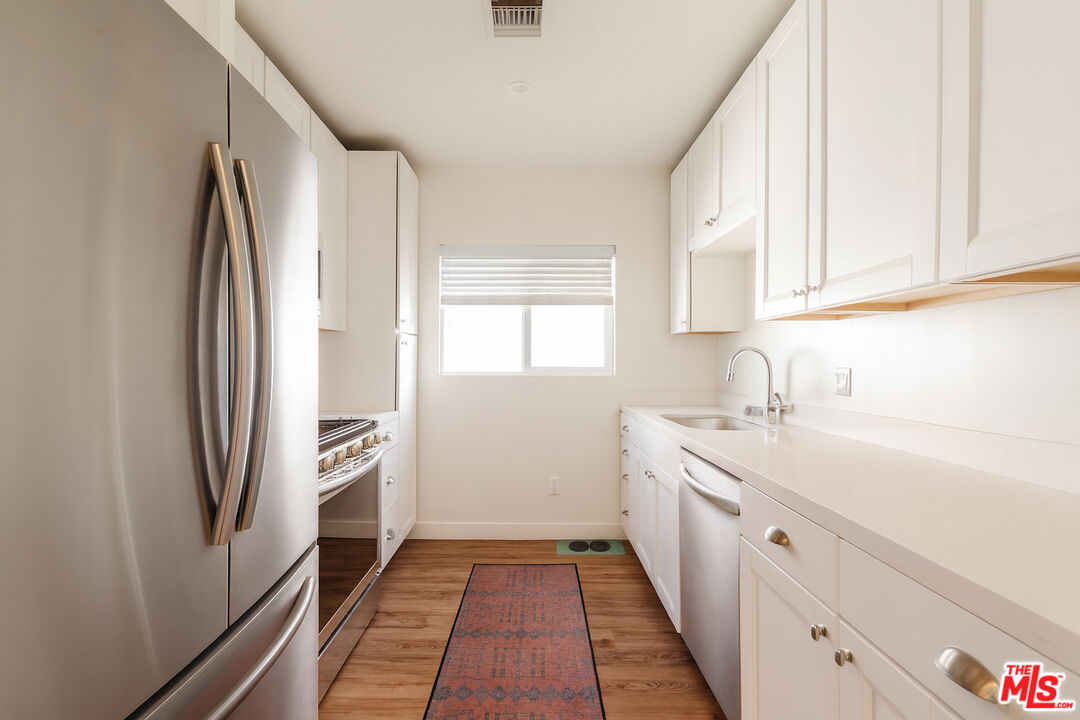 727 N La Fayette Park Pl