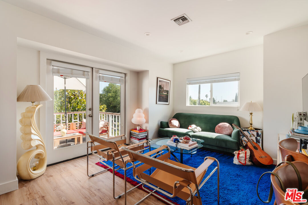 727 N La Fayette Park Pl