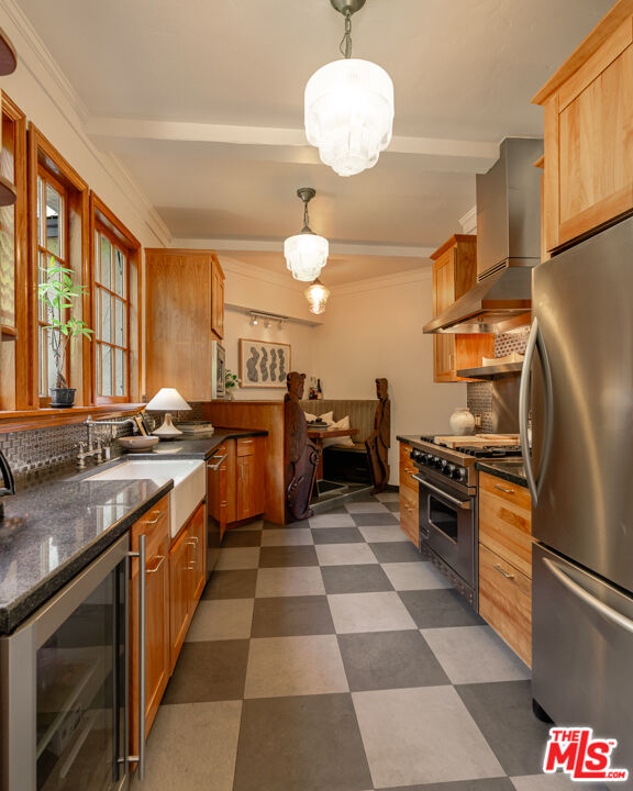 3105 Ledgewood Dr