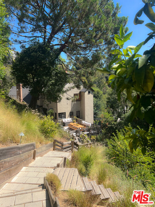 3105 Ledgewood Dr