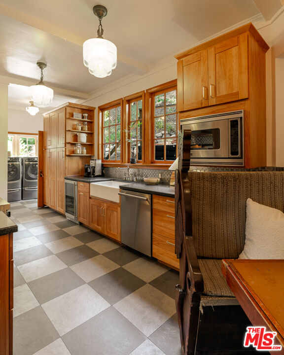 3105 Ledgewood Dr