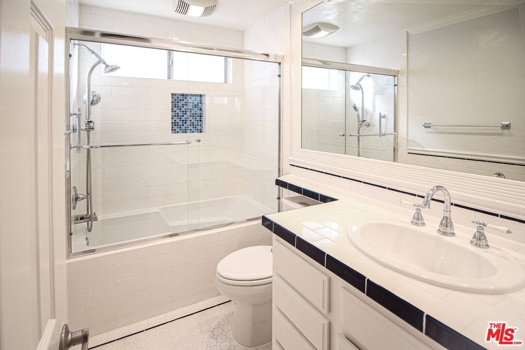 930 S Bedford St Unit: 4
