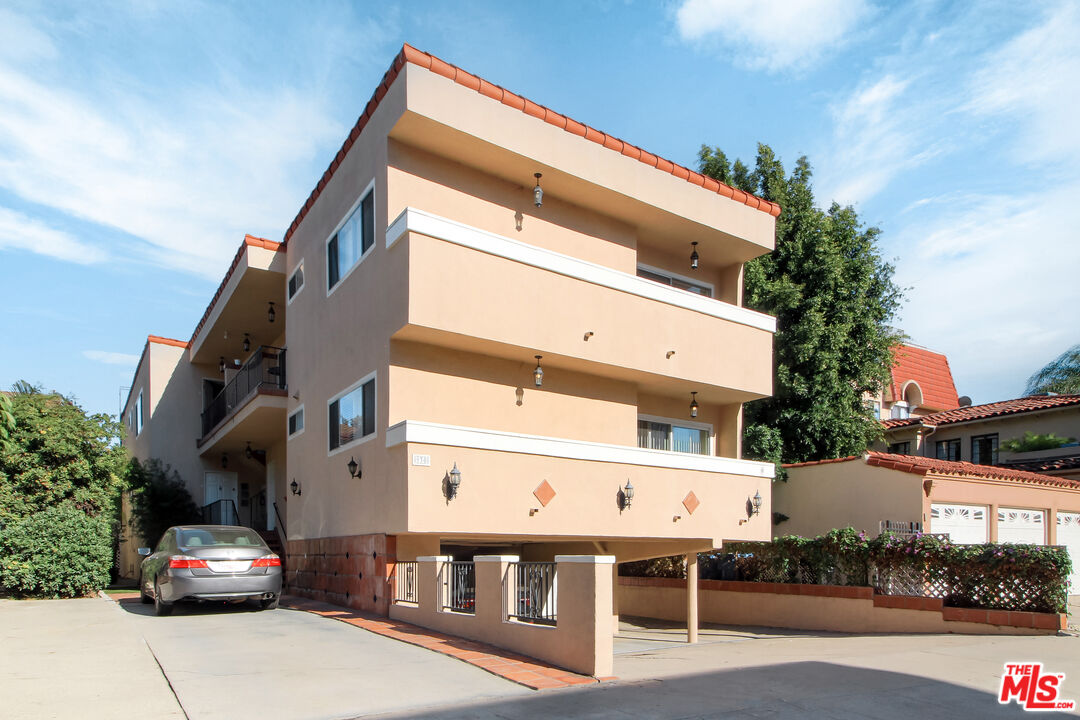 930 S Bedford St Unit: 4