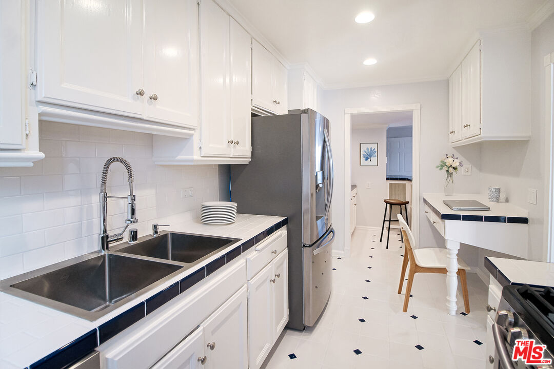 930 S Bedford St Unit: 4