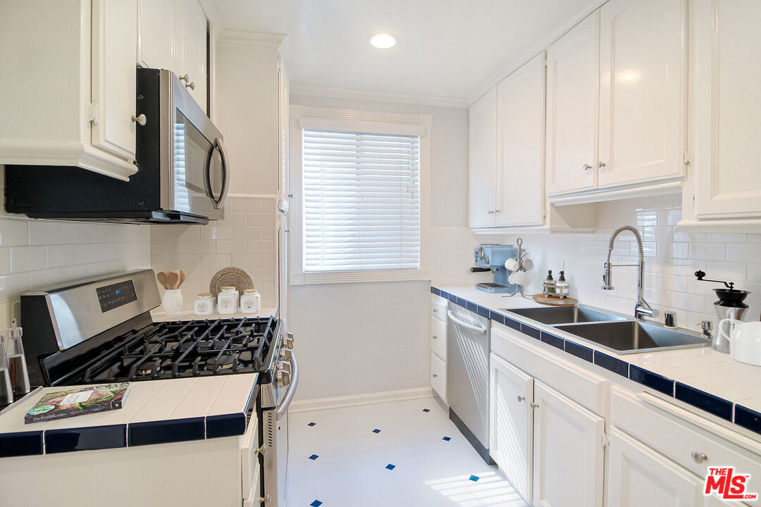 930 S Bedford St Unit: 4