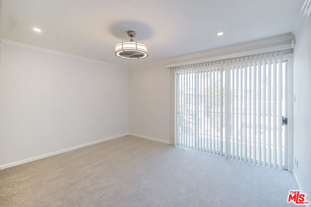 930 S Bedford St Unit: 4