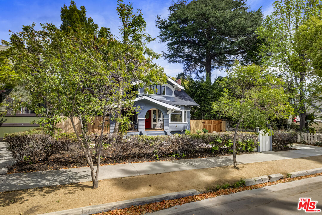 1926 N Wilton Pl