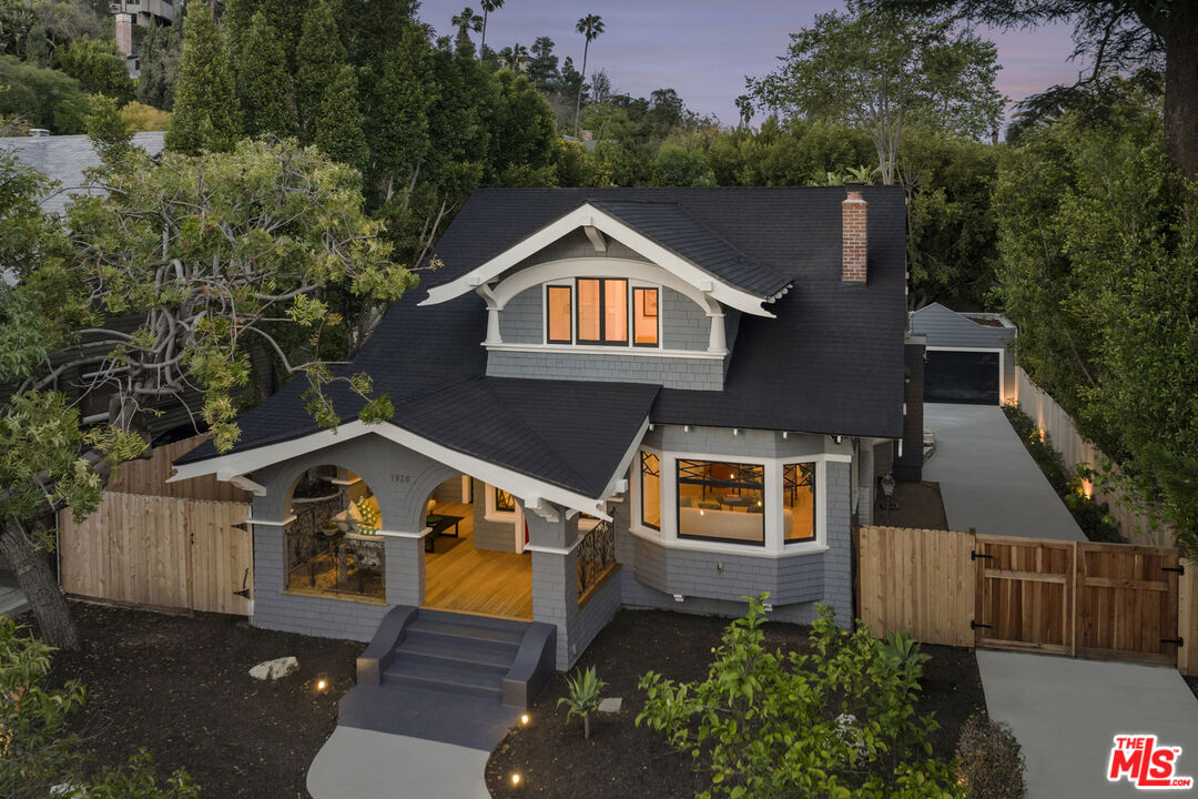 1926 N Wilton Pl