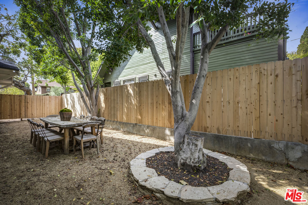 1926 N Wilton Pl