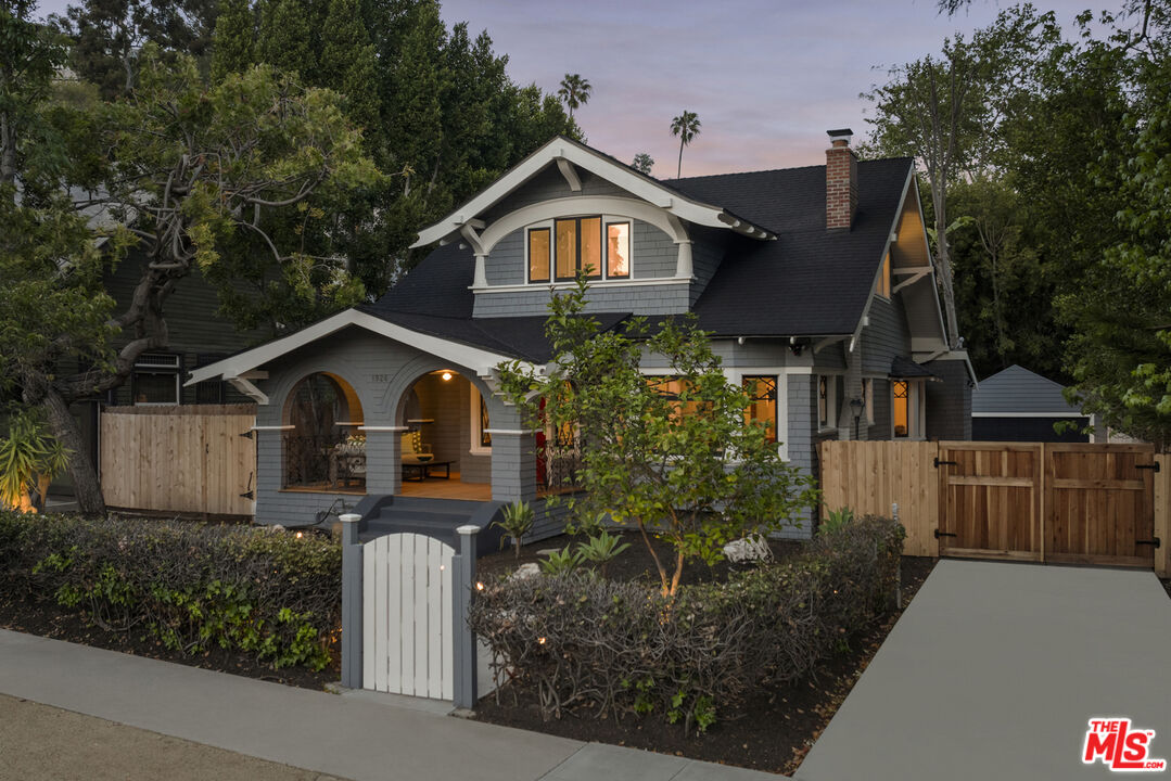 1926 N Wilton Pl