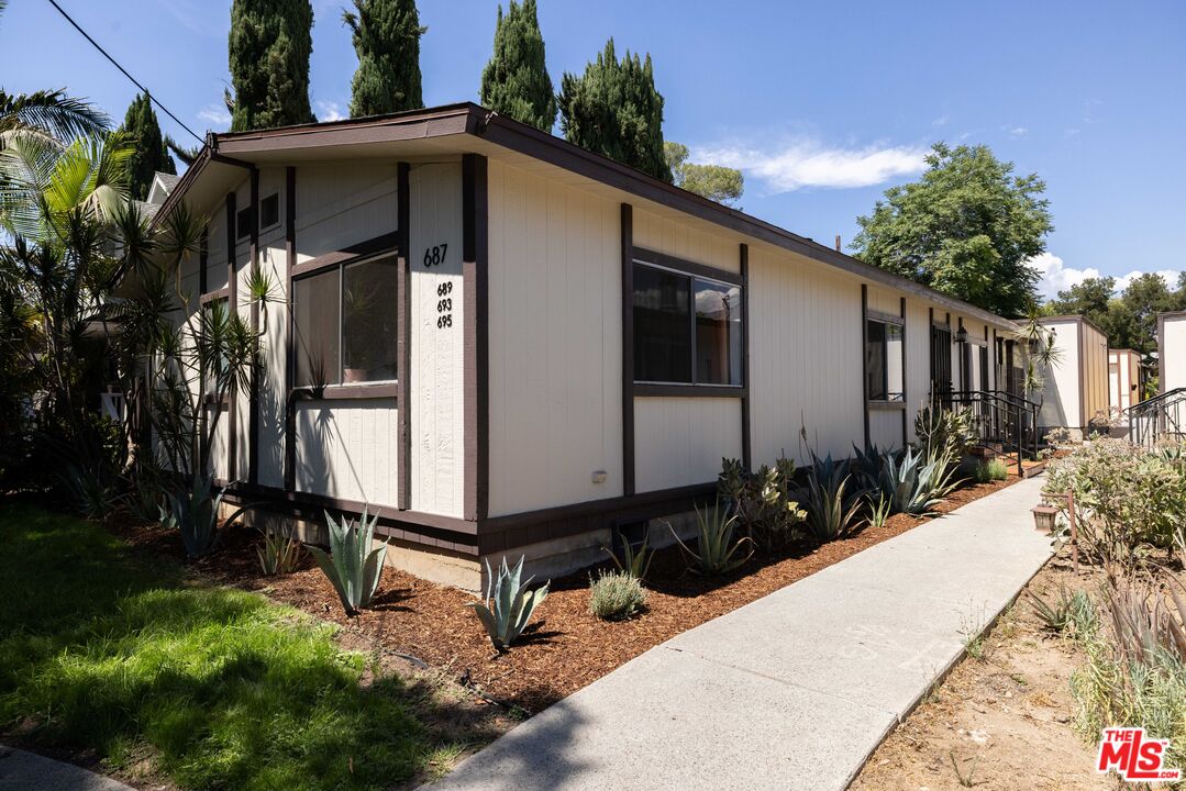 687 E Orange Grove Blvd