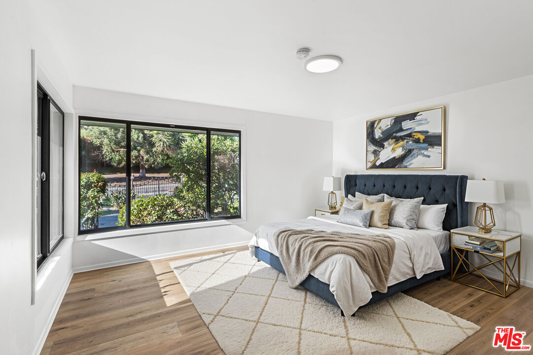 5160 Los Feliz Blvd