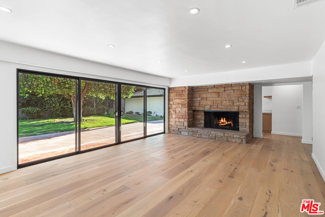 5160 Los Feliz Blvd
