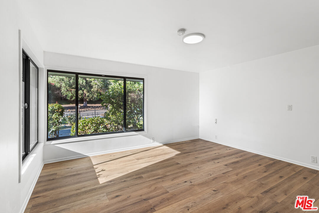 5160 Los Feliz Blvd