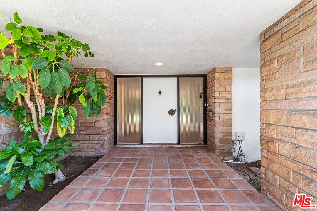 5160 Los Feliz Blvd