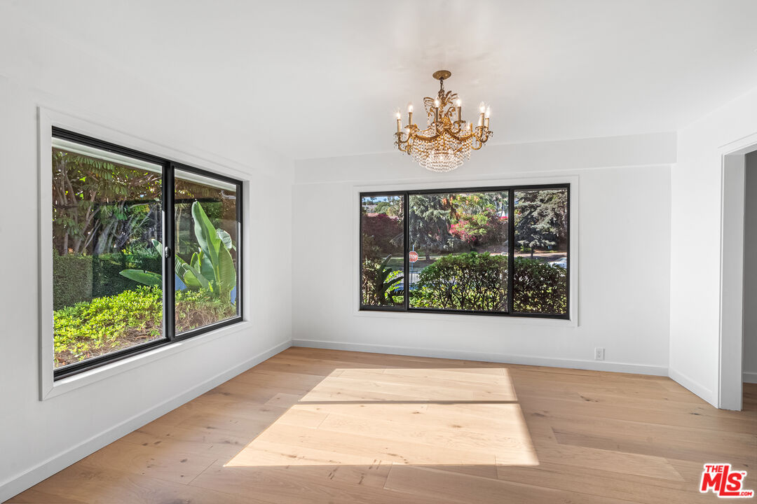 5160 Los Feliz Blvd