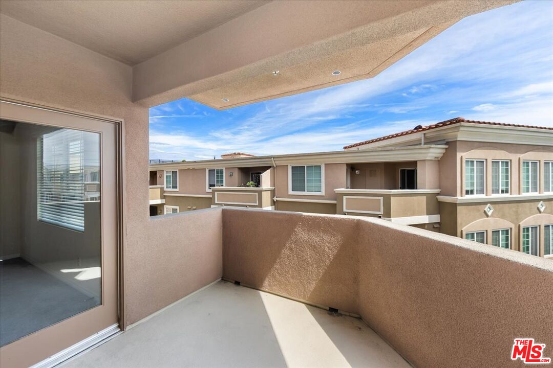 2750 Artesia Blvd Unit: 364