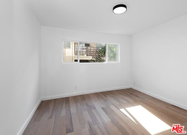 560 N KINGS RD Unit: 6