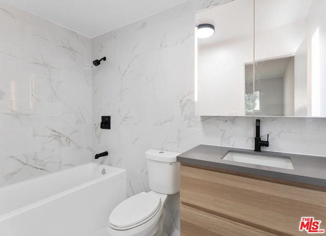 560 N KINGS RD Unit: 6