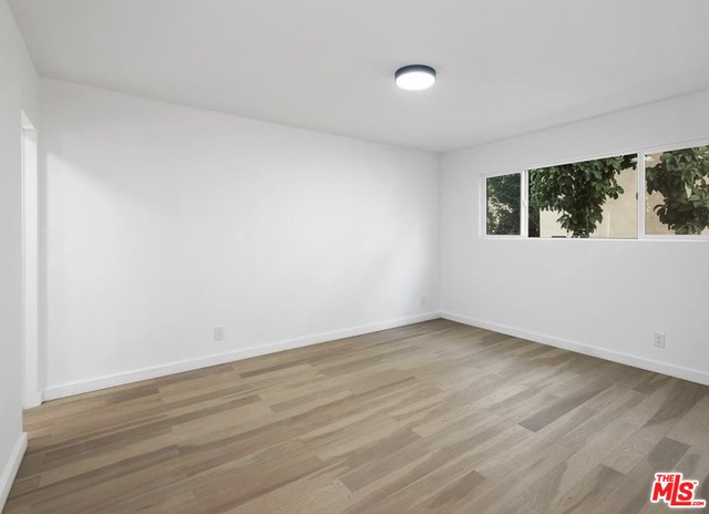 560 N KINGS RD Unit: 6