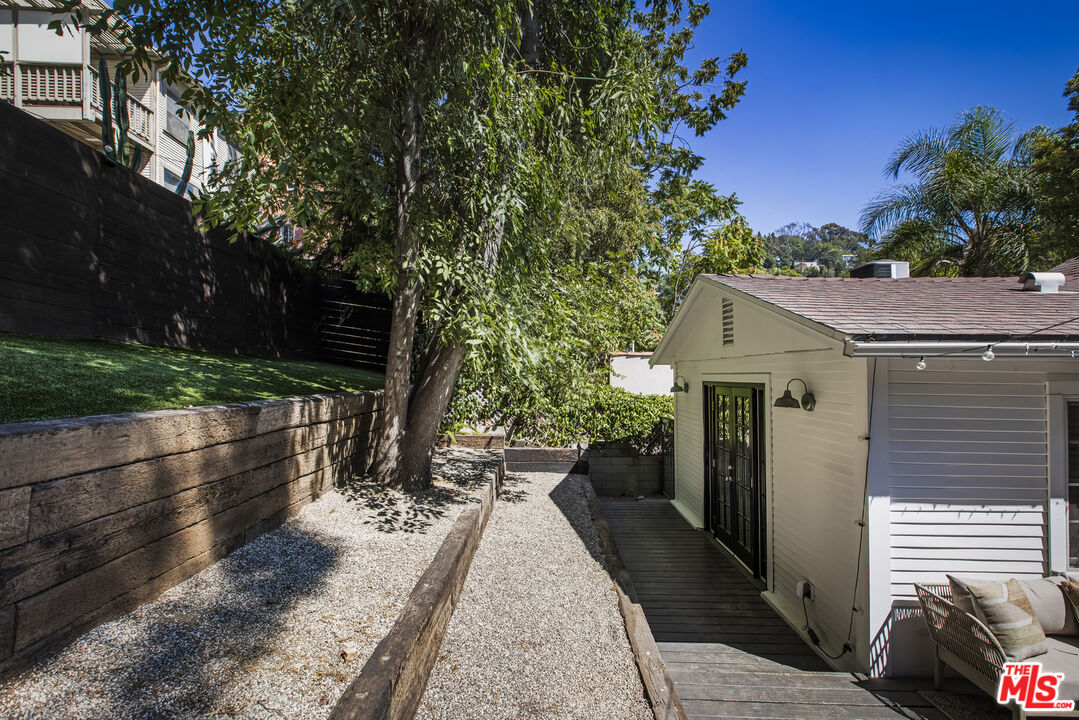 3831 Fernwood Ave