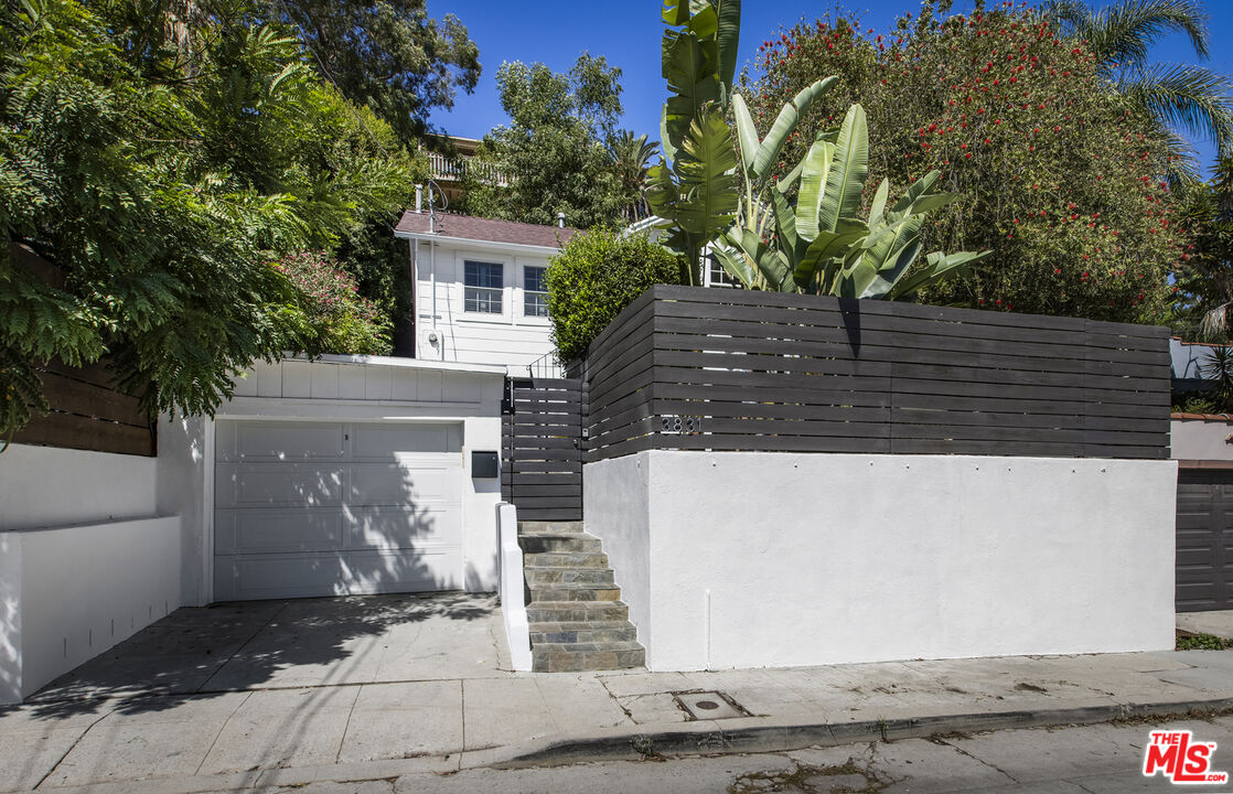 3831 Fernwood Ave