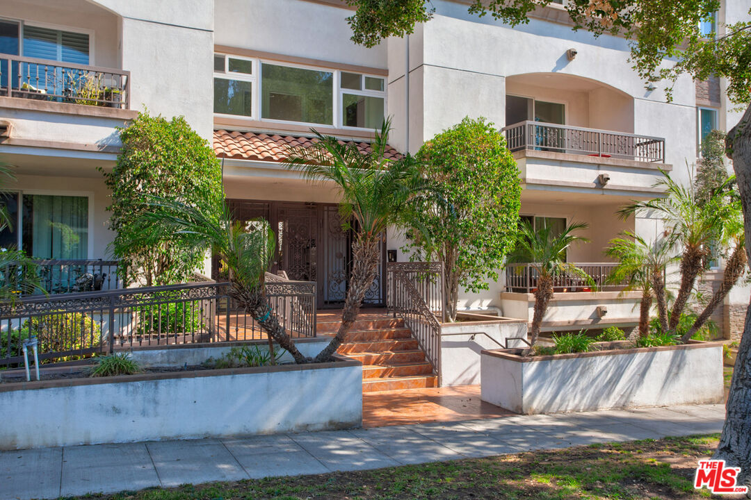 630 E Olive Ave Unit: 208