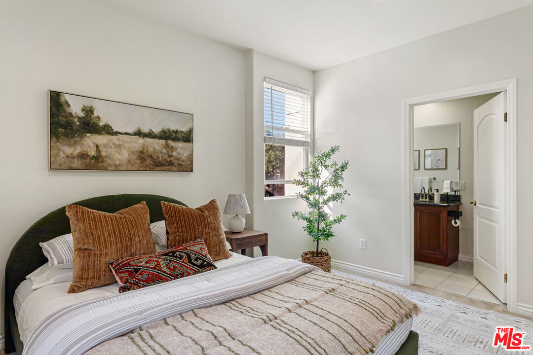 630 E Olive Ave Unit: 208