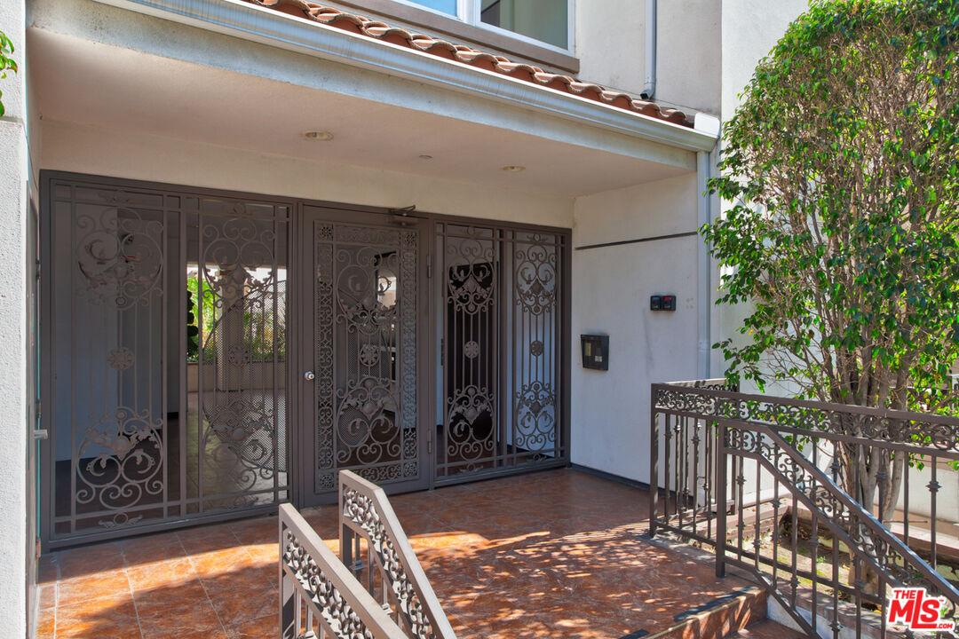 630 E Olive Ave Unit: 208