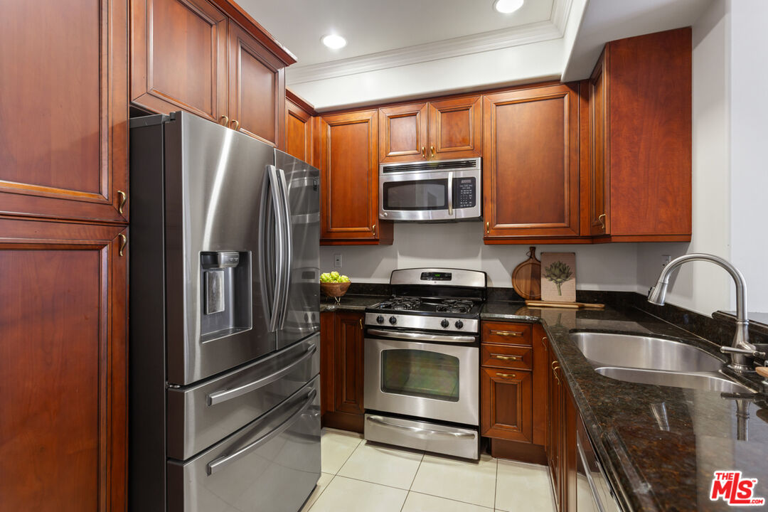 630 E Olive Ave Unit: 208