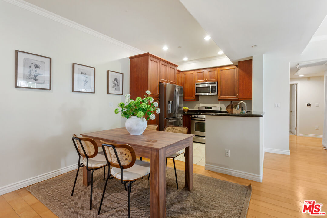 630 E Olive Ave Unit: 208