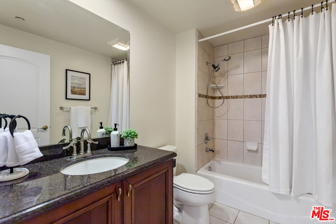 630 E Olive Ave Unit: 208