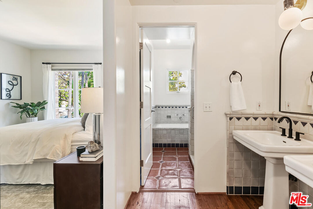 1414 N Harper Ave Unit: 4
