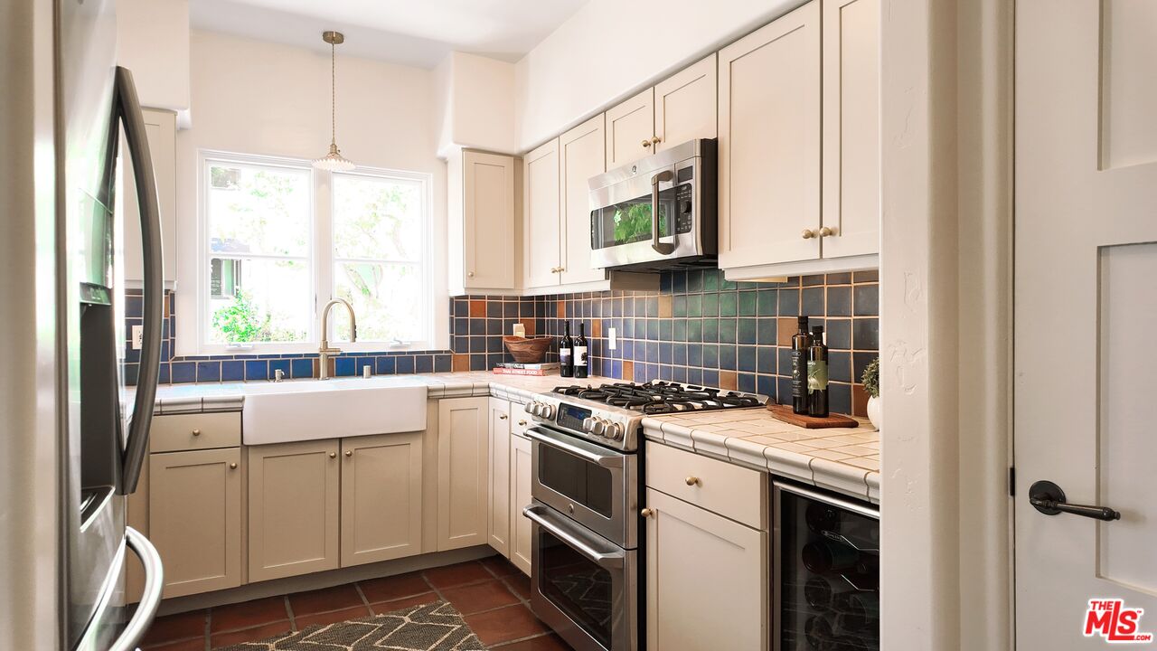 1414 N Harper Ave Unit: 4