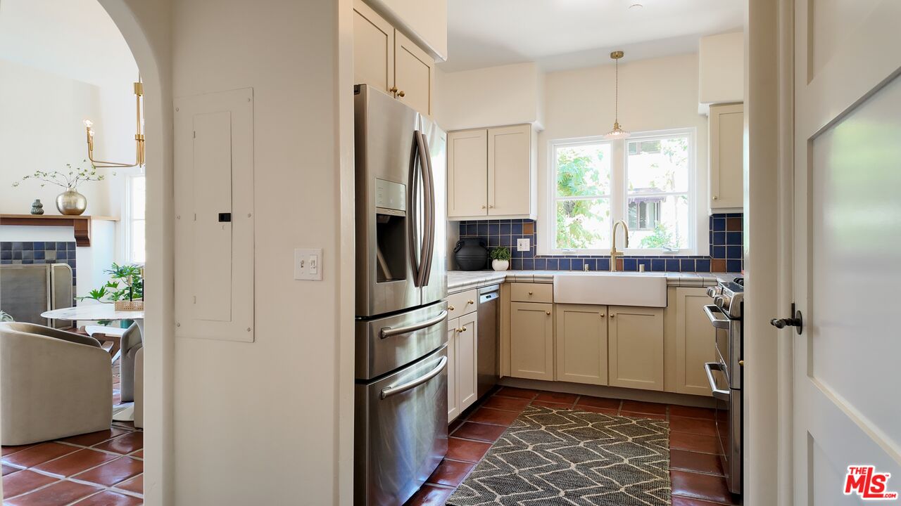 1414 N Harper Ave Unit: 4