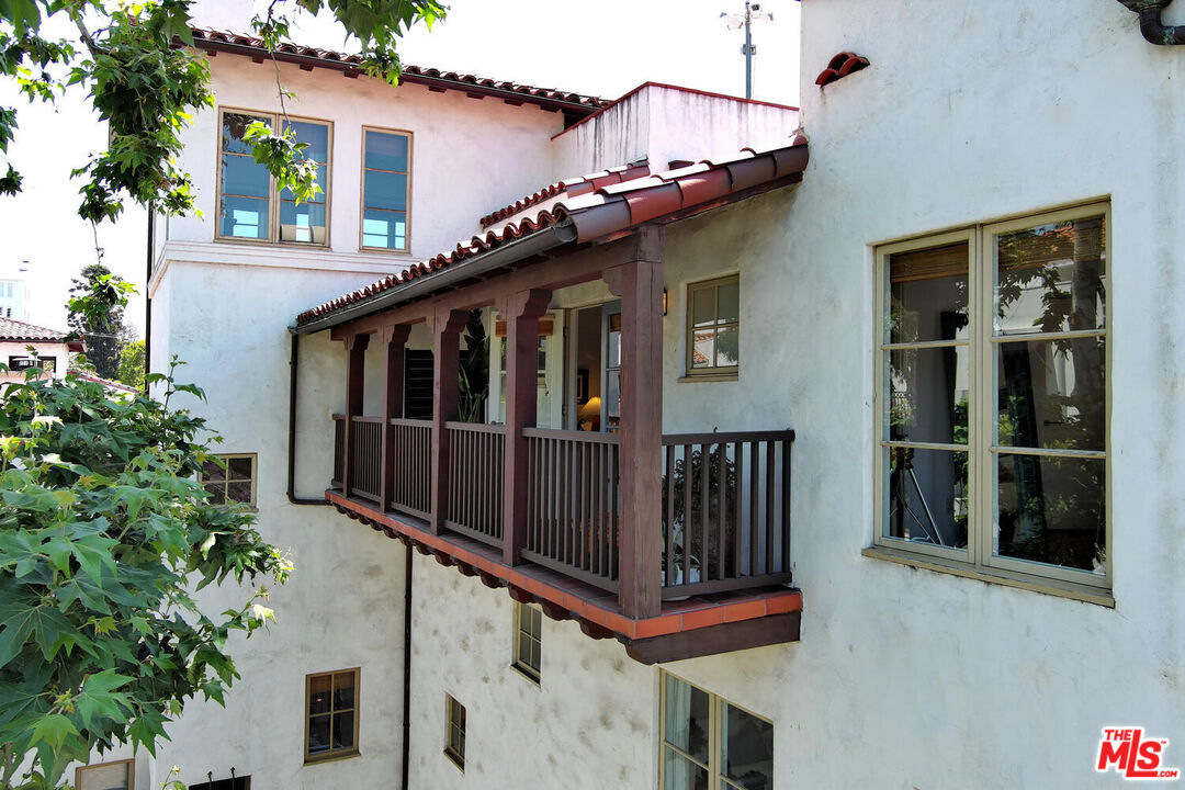 1414 N Harper Ave Unit: 4