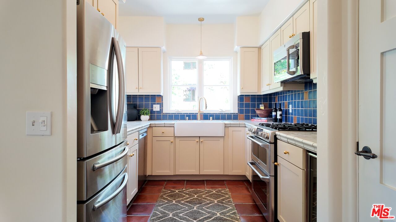 1414 N Harper Ave Unit: 4