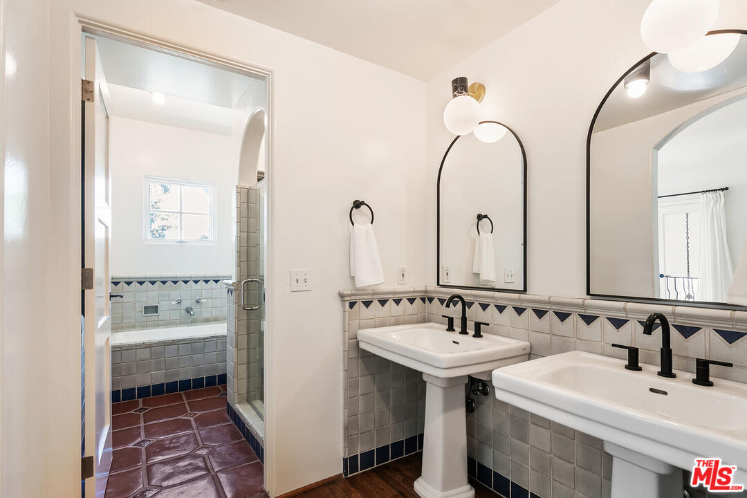 1414 N Harper Ave Unit: 4