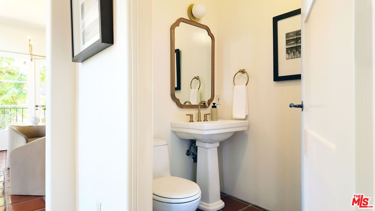 1414 N Harper Ave Unit: 4