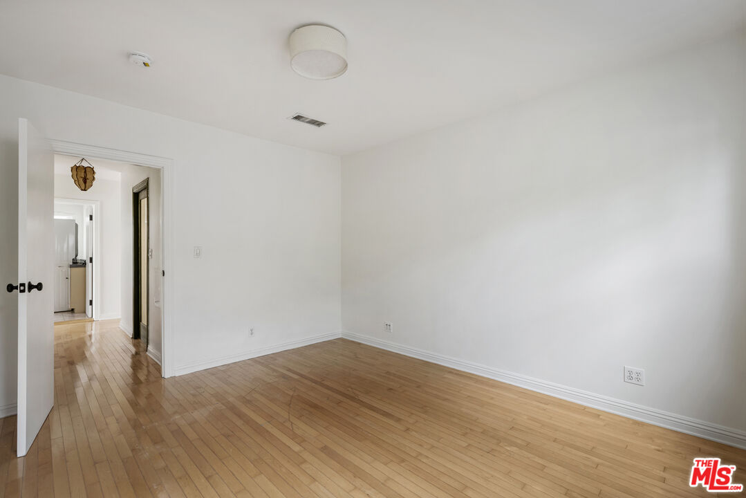 833 S Burnside Ave