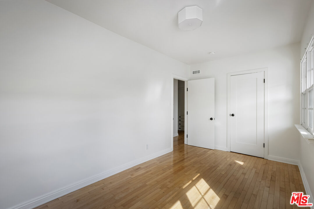 833 S Burnside Ave