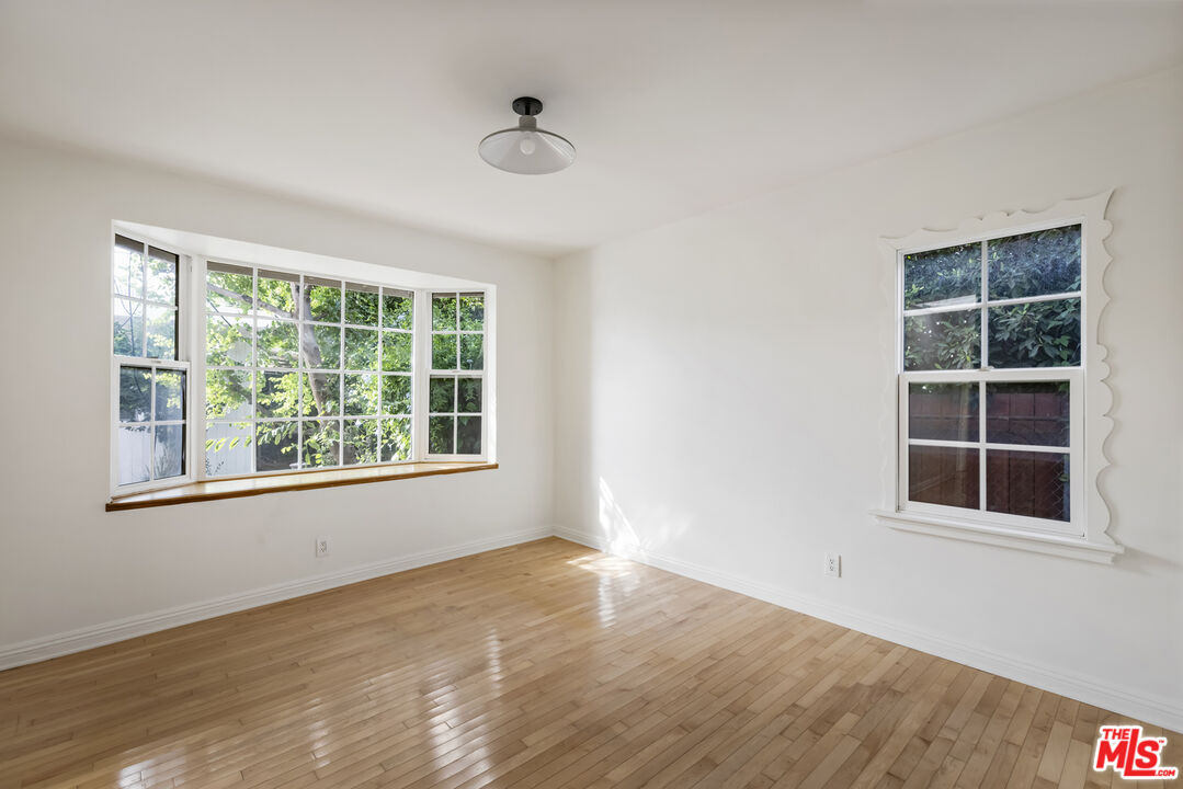 833 S Burnside Ave