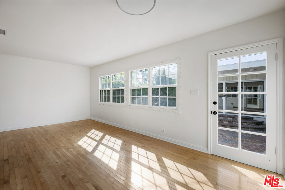 833 S Burnside Ave