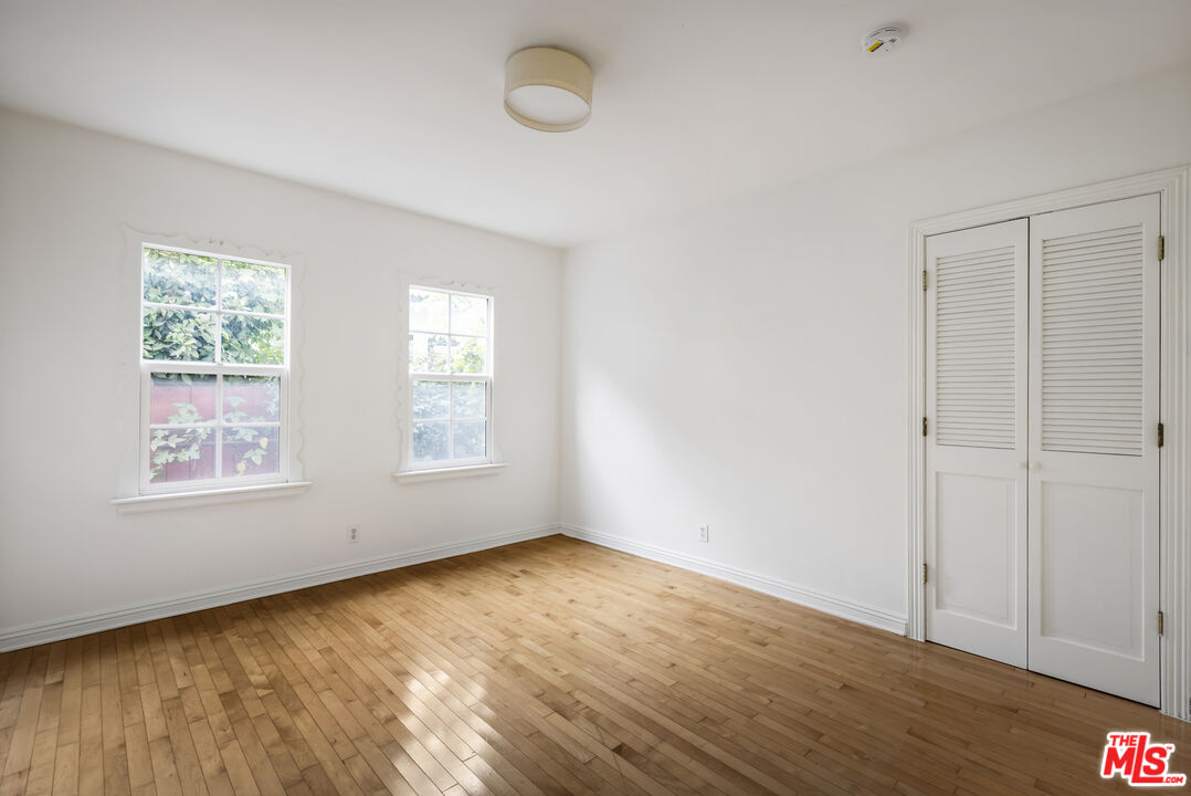 833 S Burnside Ave