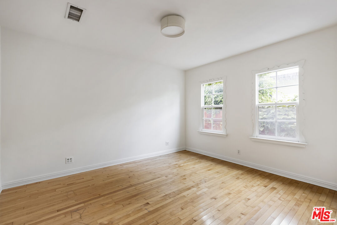 833 S Burnside Ave