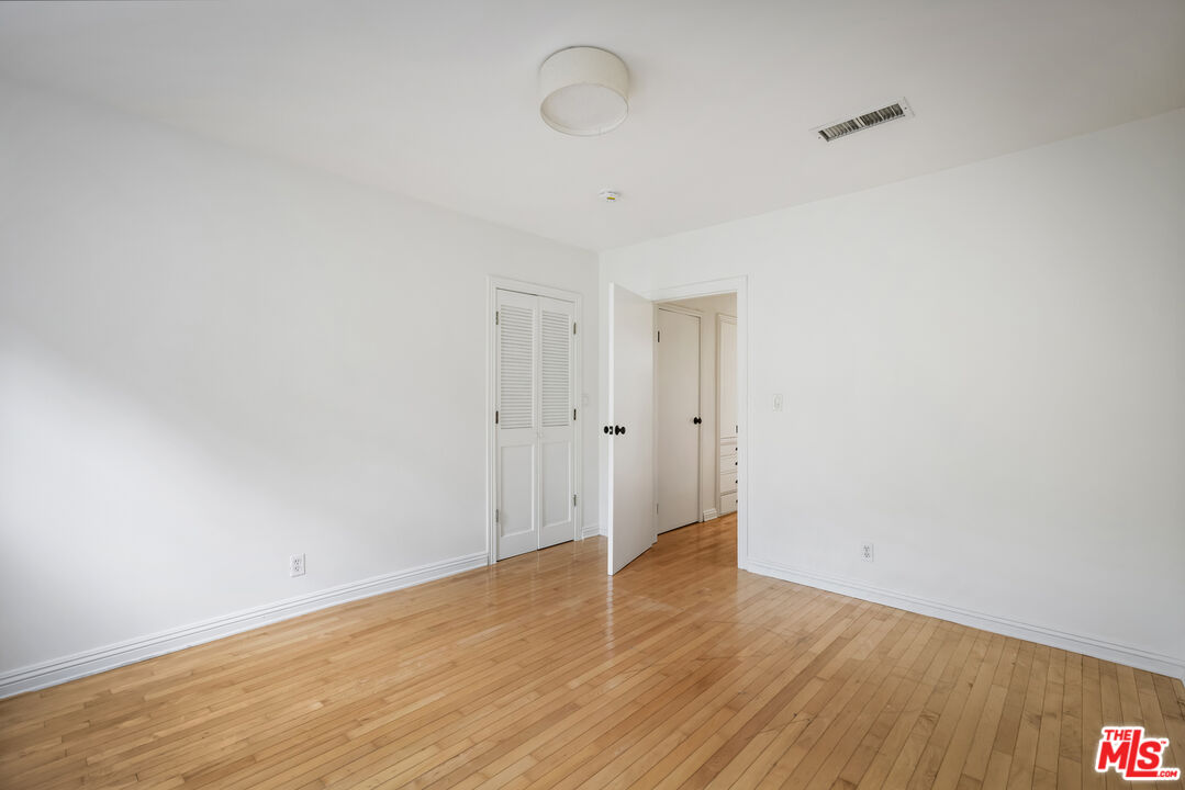 833 S Burnside Ave